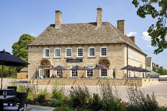 The Evenlode Hotel Eynsham ภายนอก รูปภาพ